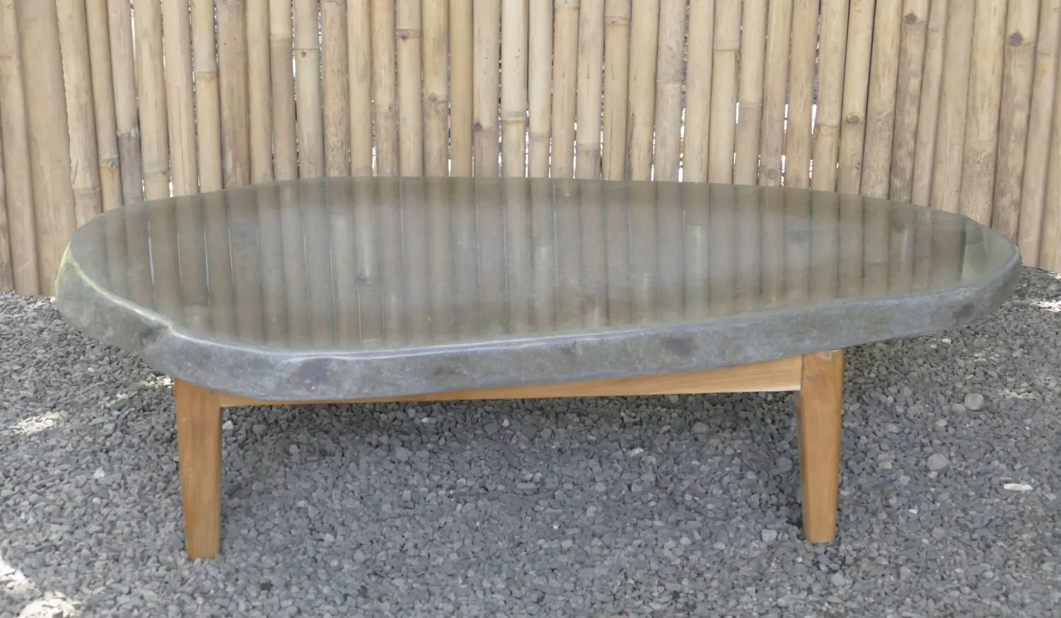  Product image 1 of the product “Table made from Naturestone Riverstone 130x83x6 cm ”